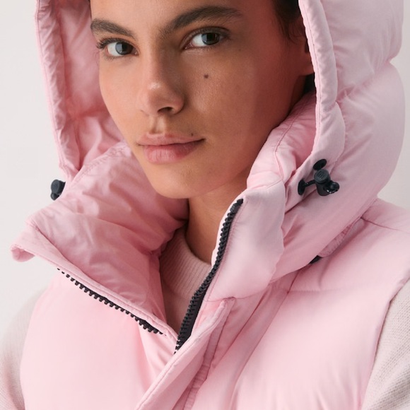 Aritzia Super Puff Vest Chalk Pink Size Medium NWT - Picture 2 of 9